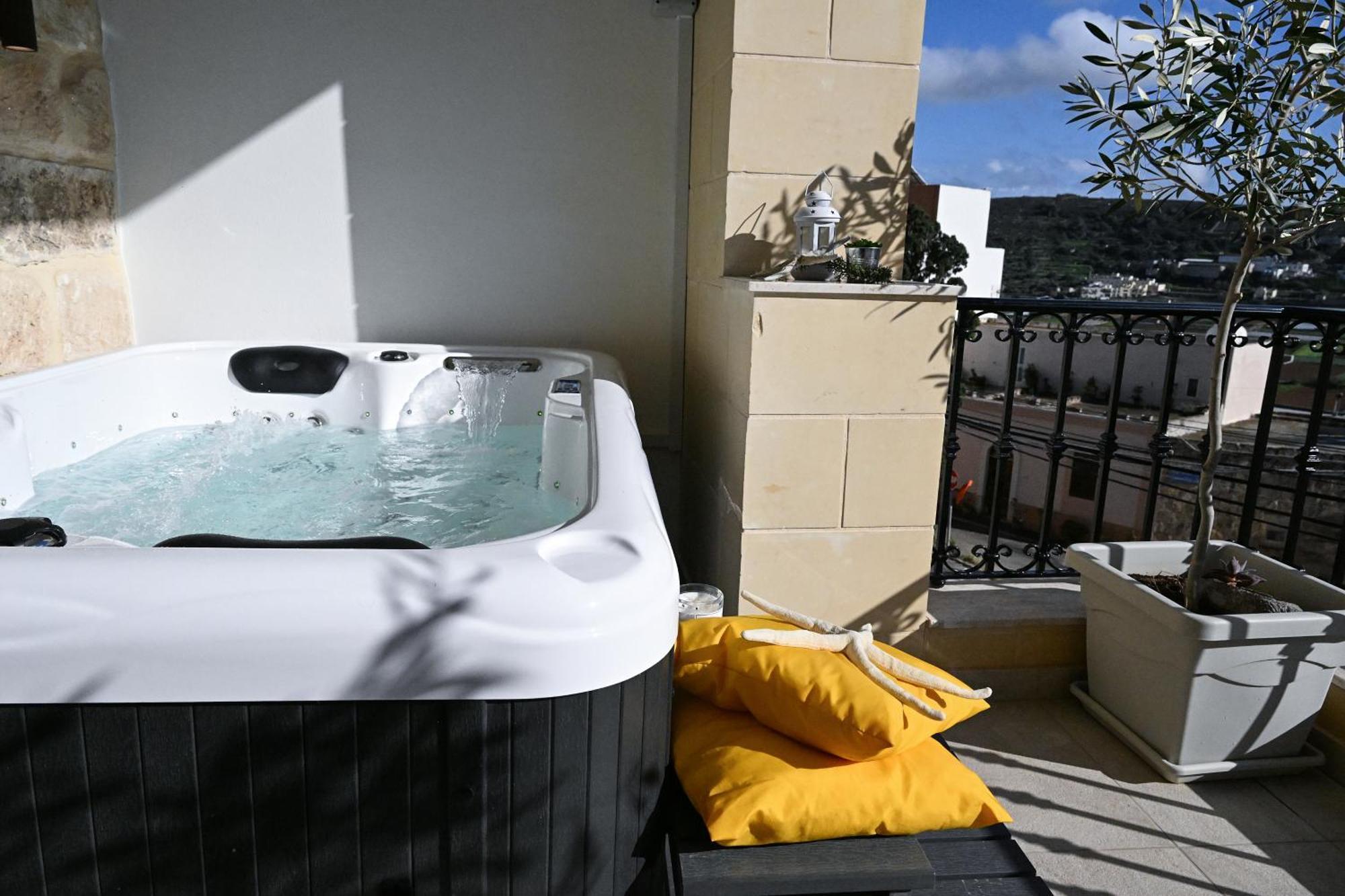 Fl 1 Ta'Lonza Luxury With Hot Tub By Homely Mellieha Exterior photo